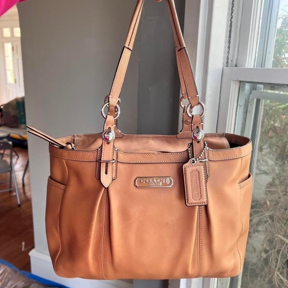 y2k 2000s Coach British Tan Leather shoulder bag / handbag
